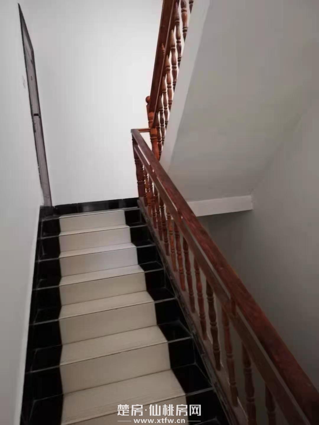 ~~（图）洗衣机、空调、热水器家具2室半1厅怡家国际酒店背后武商市政广场南100米