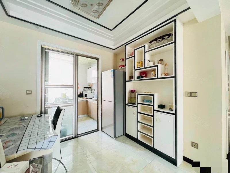 房东急卖，城南，元泰未来城A区，精装三房两卫，中间楼层，南北通透，边户证满二，