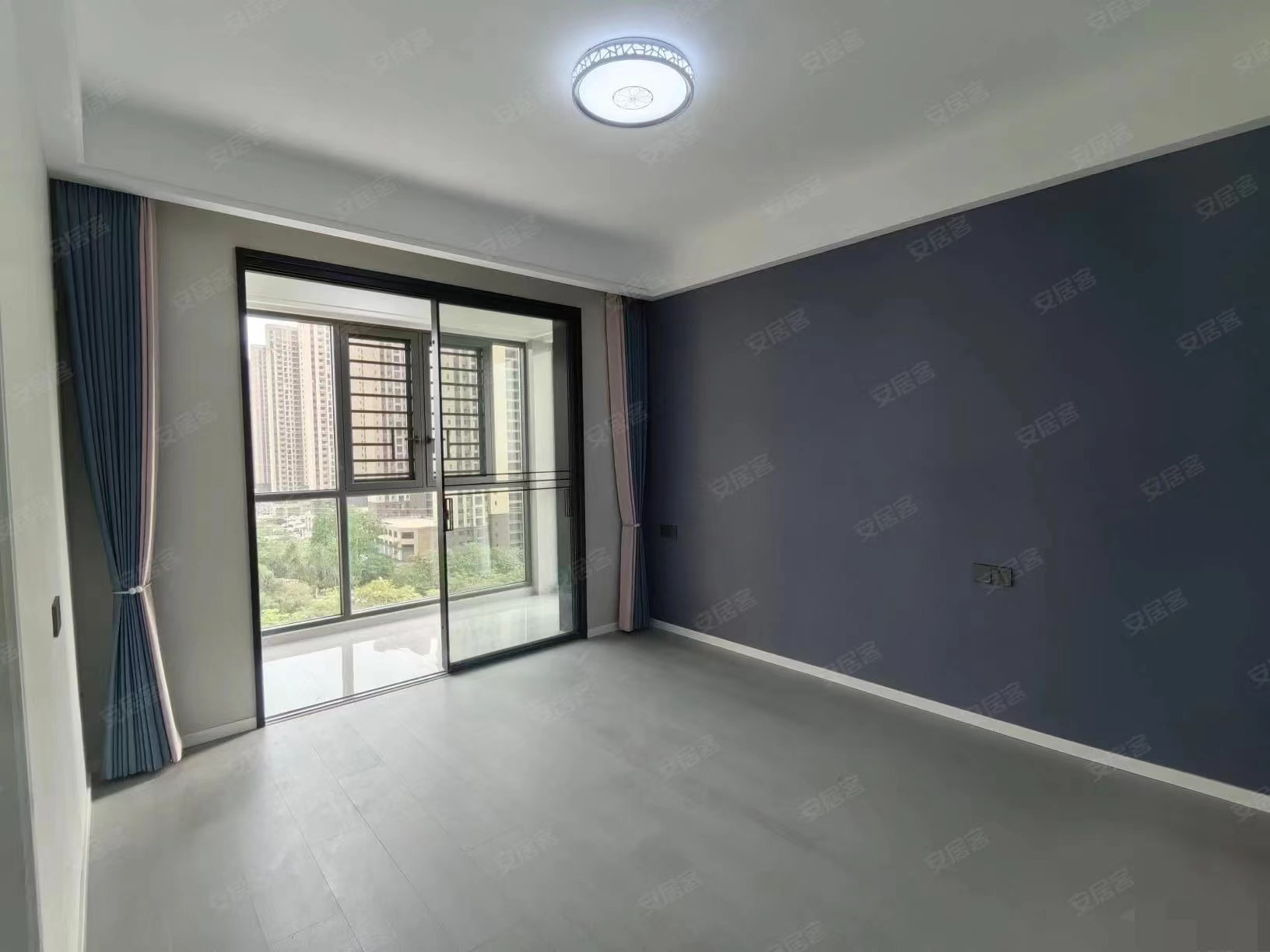 降价了，城西新农贸旁，队口仙桃xiao学，全新精装修，精装三房