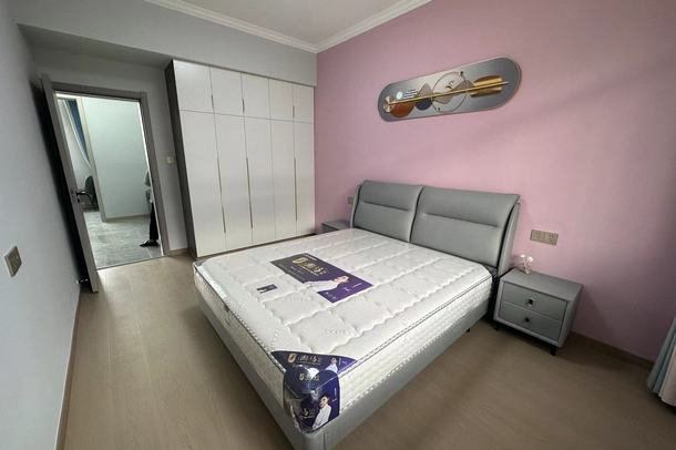 四中旁老一中宿舍全新装修三房有院子能停车，步梯四楼