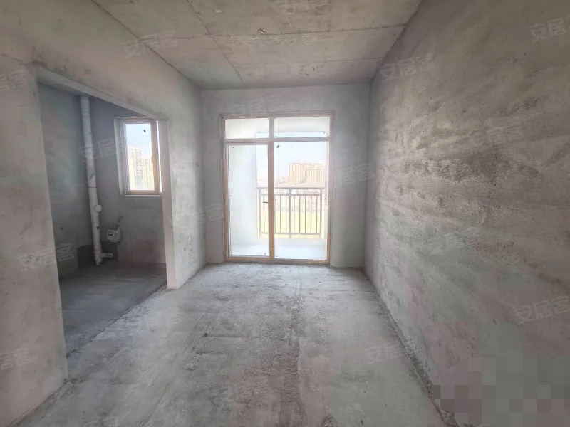 275，急售，蓝天新城，纯东边户。单价5200，中间好楼层，11楼，大三房，南北通透！