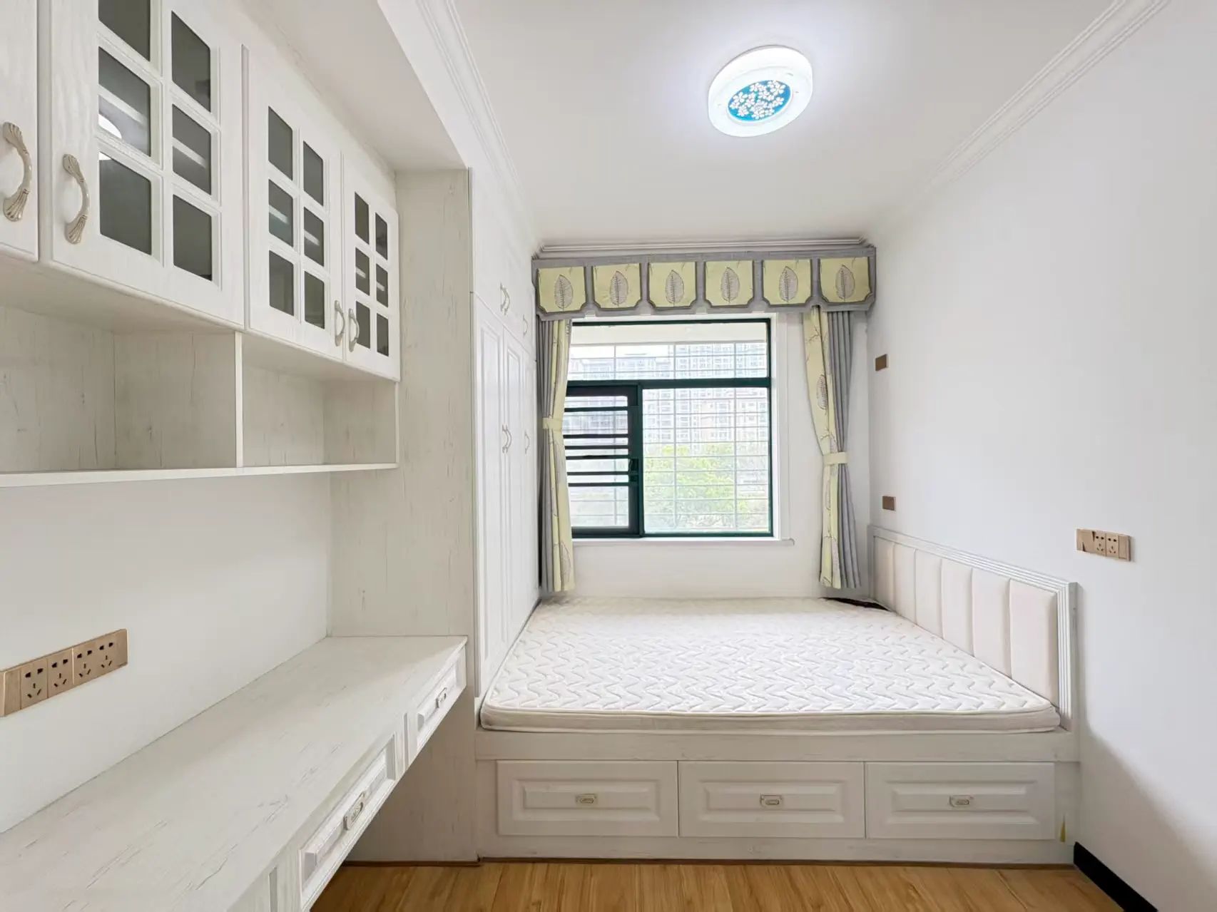 亏本，诚心出售，新城壹号五期，精装三房，南北通透，证满二