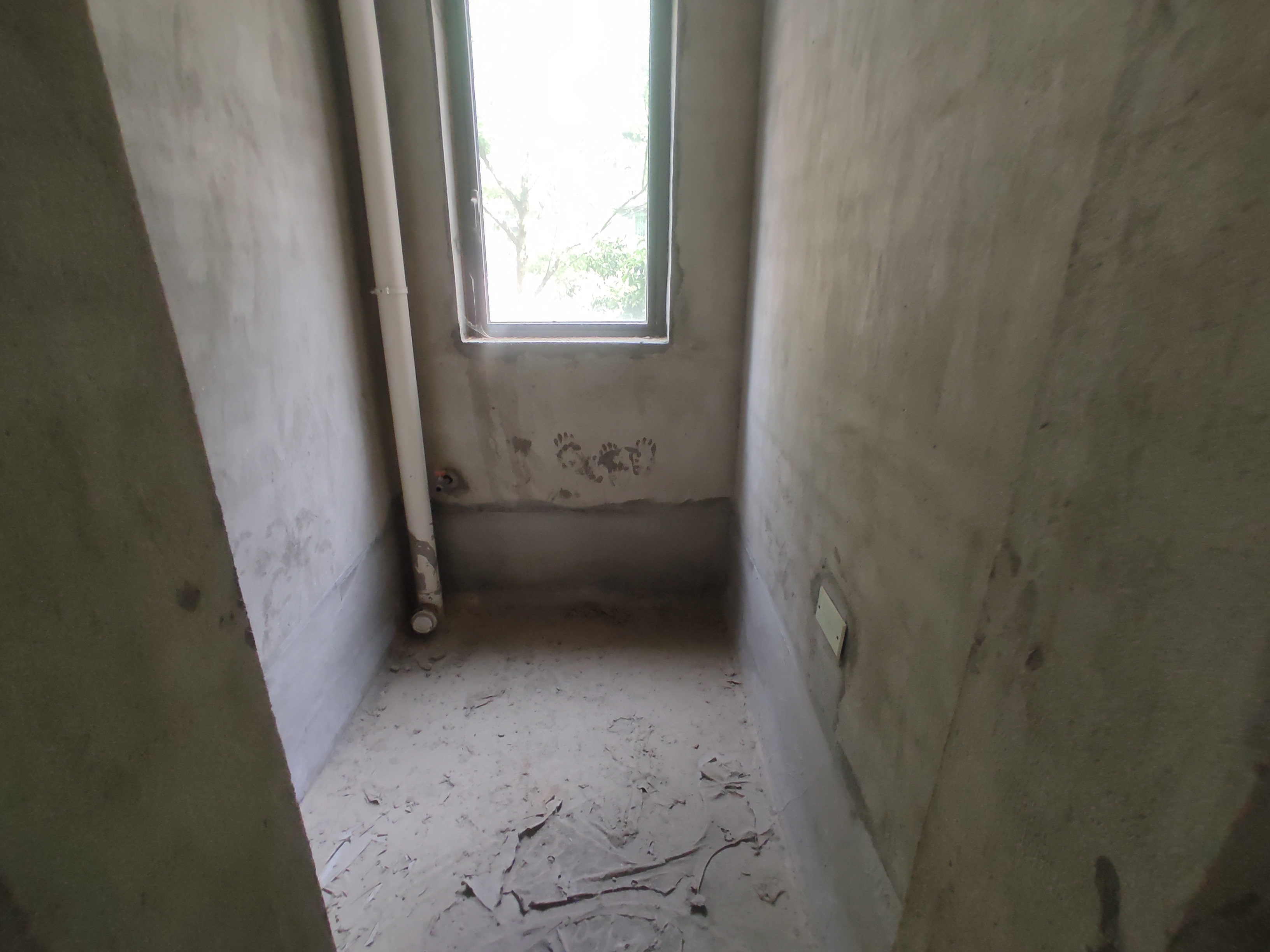 绿地香格里拉电梯复式带院子.小区环境优美.证件满二.看房方便