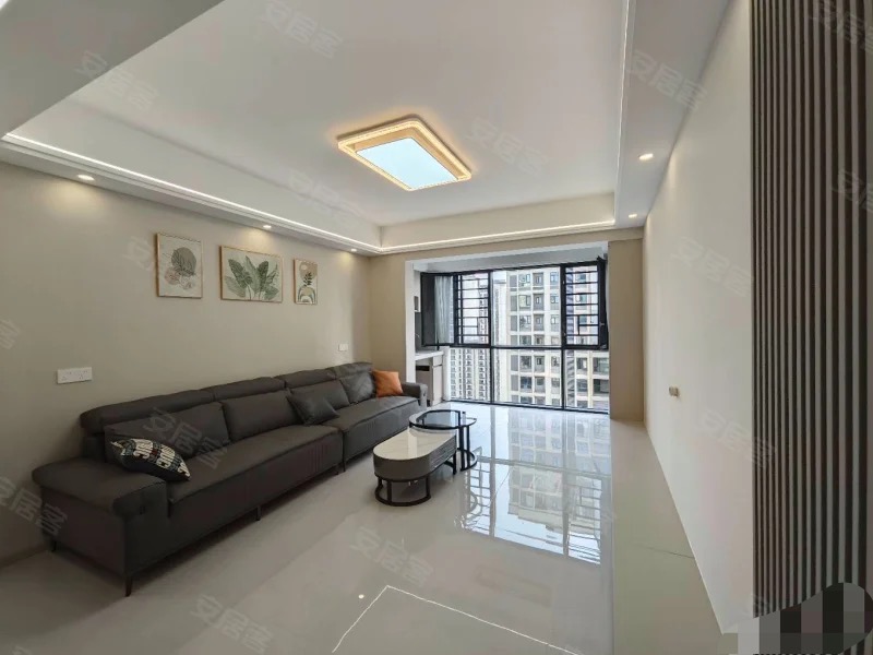 降价了，诚心出售，风和日丽， 精装当做毛坯卖， 好楼层 电梯25楼，全新装修 大两房 ，证件满二