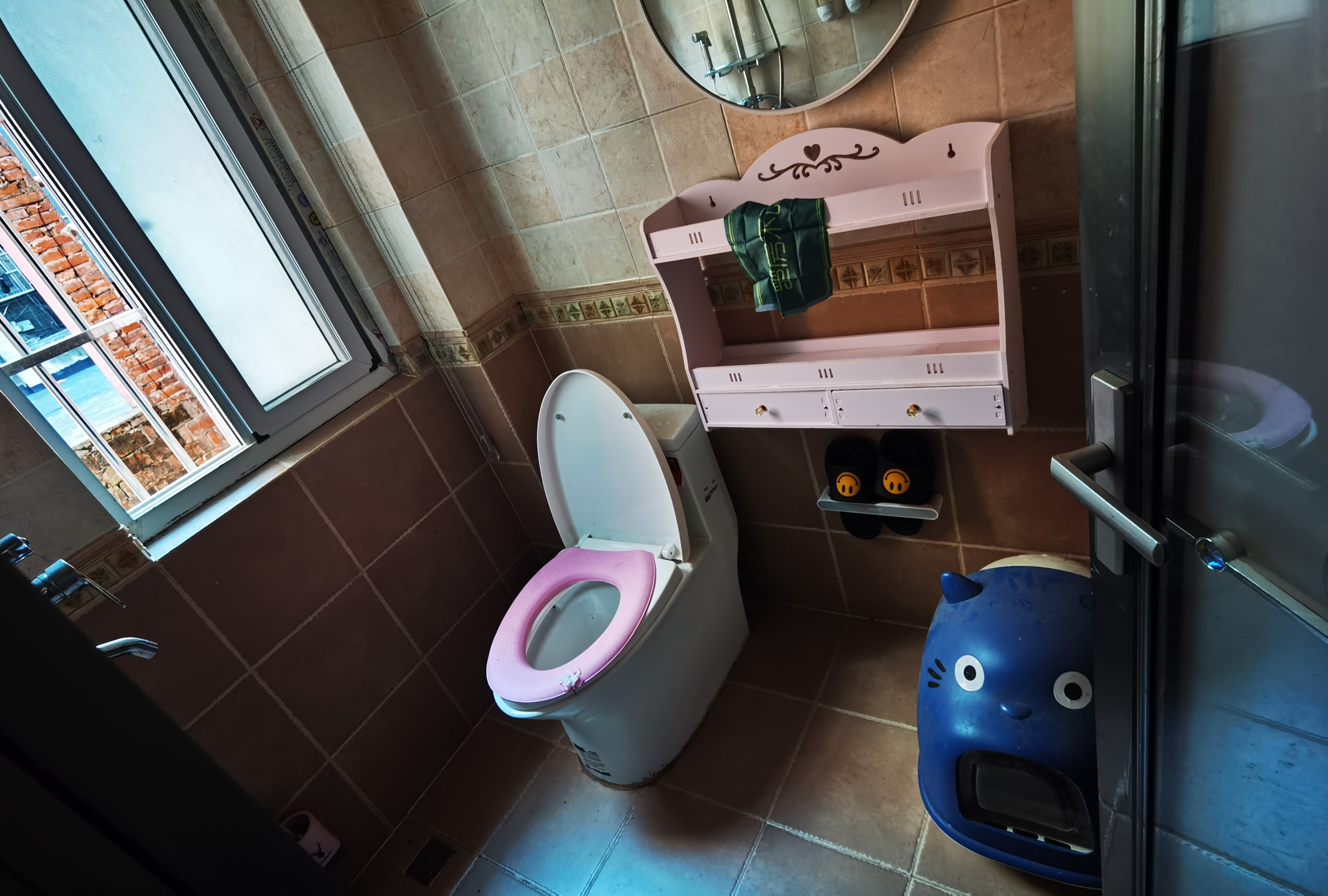 世北春精装四房刚刚装修半年都没怎么住过诚心出售