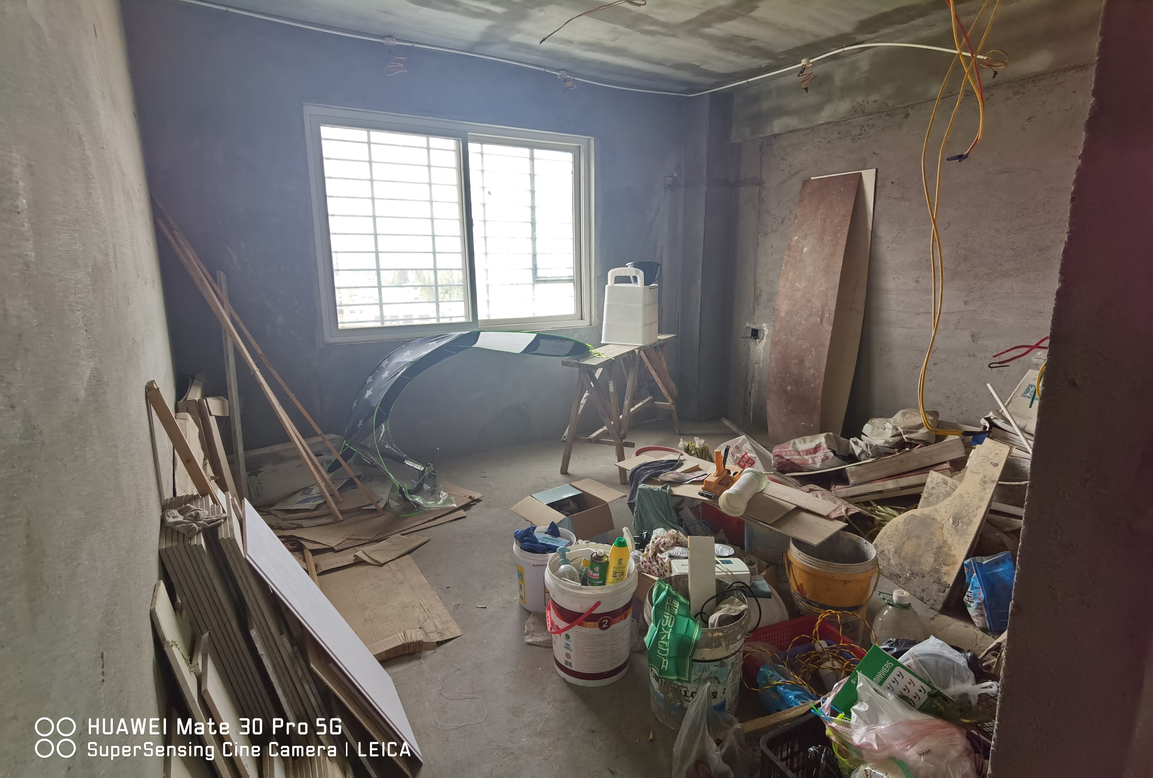 漫城林语半装修中间楼层看房方便小区环境不错出门就是伊众来电咨询吧