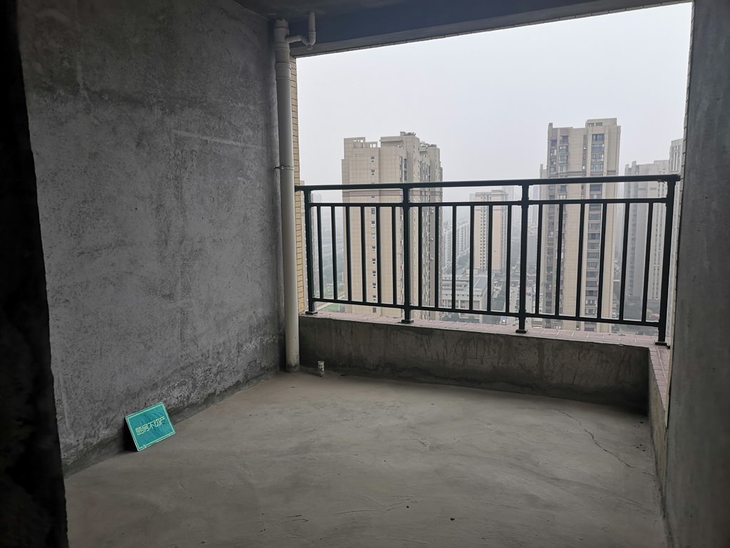 新城一号四期.毛坯四房.南北通透.看房方便