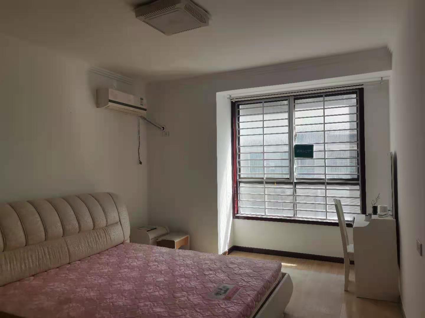 城南金诚花园三房两卫精装修，小区环境好！