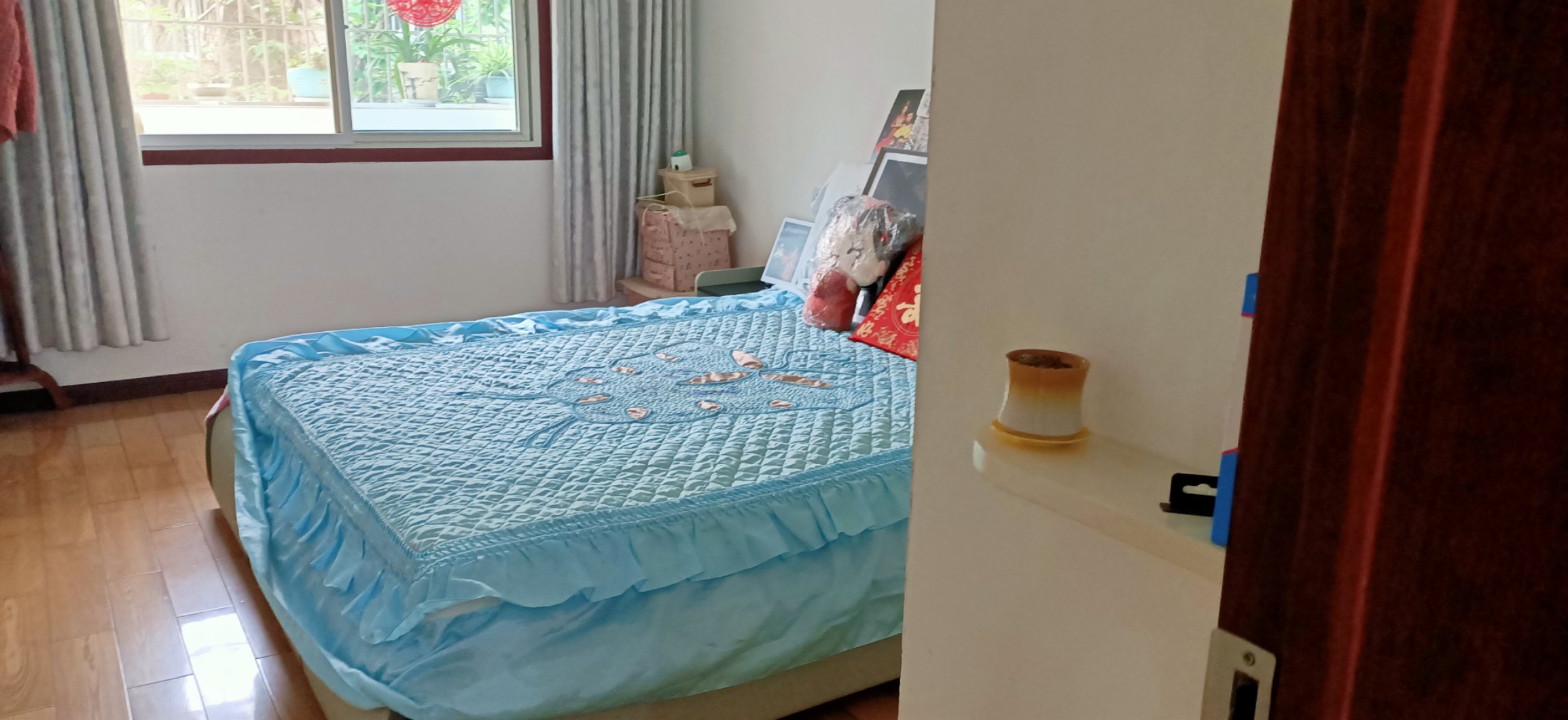 老三中巷子民政局宿舍96平，赠送了24平，四房两厅两卫双阳