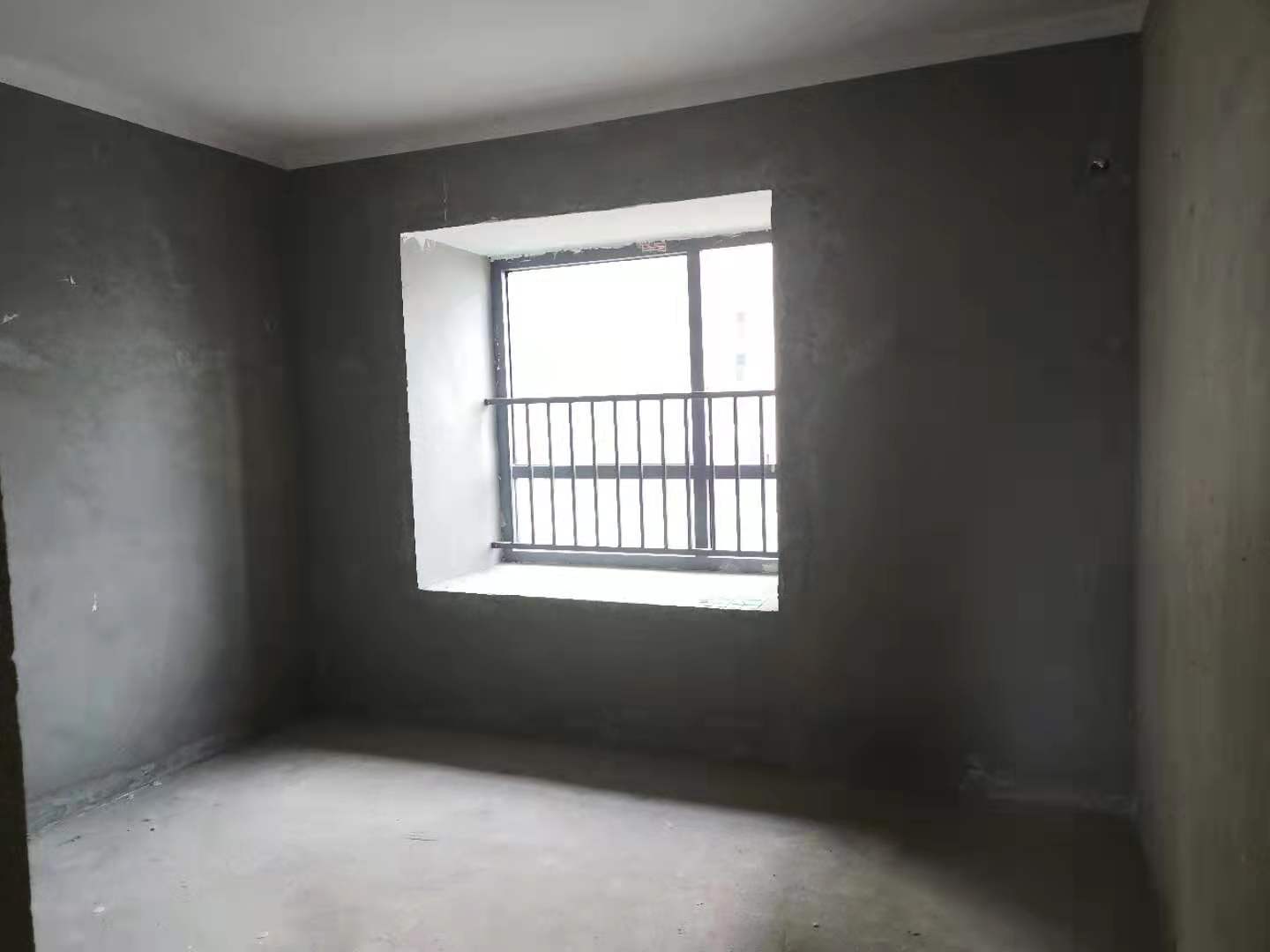 森林国际两面都临湖的湖景房毛坯三室两厅两卫看房方便