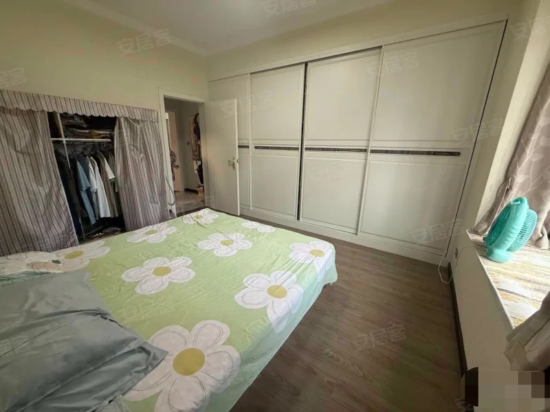 429，城南，紫金城，精装两房，电梯六楼，拎包入住，诚心出售