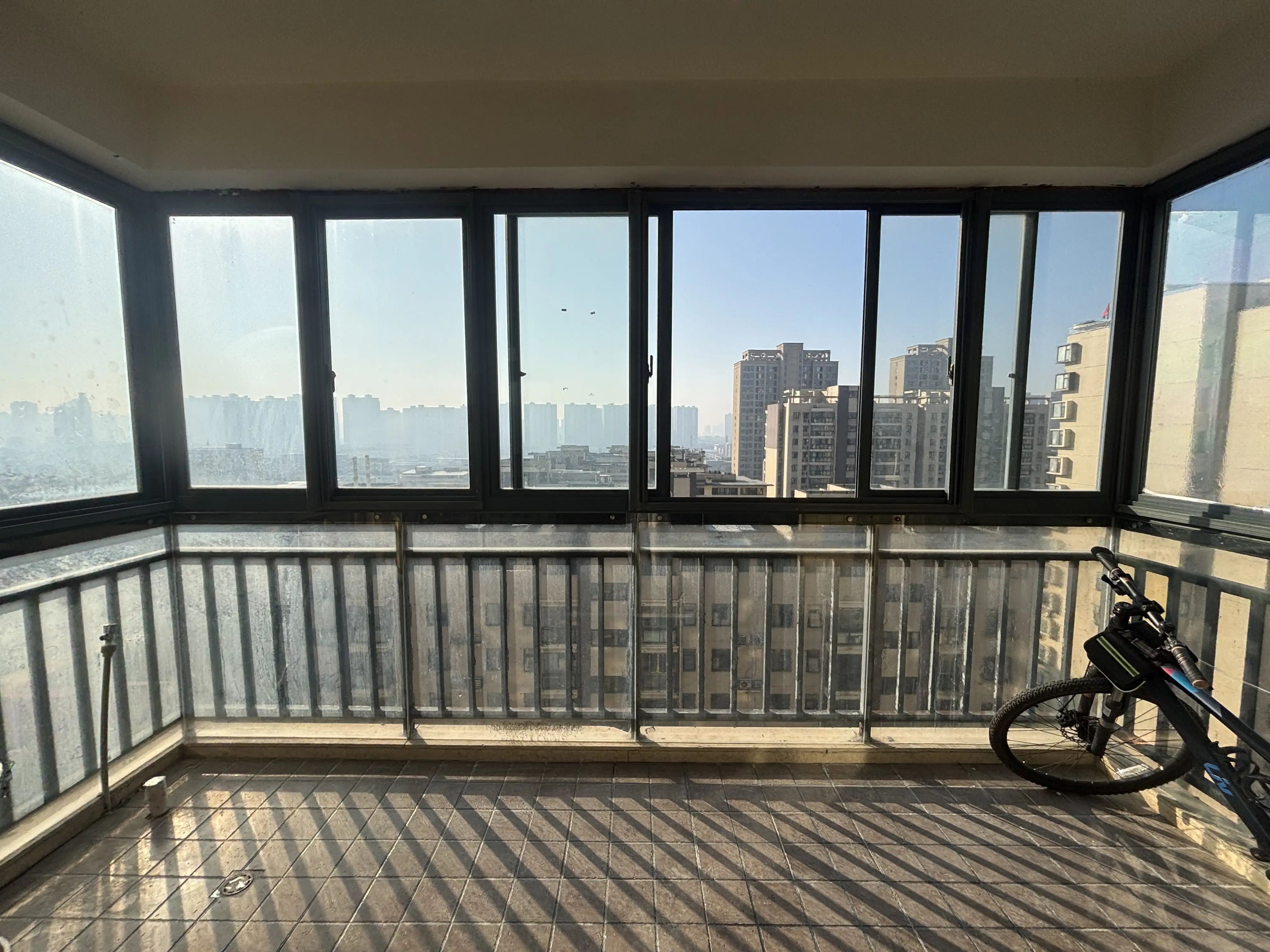 城西，三丰鼎城，精装大两房，电梯小高层，好楼层15楼，证满二