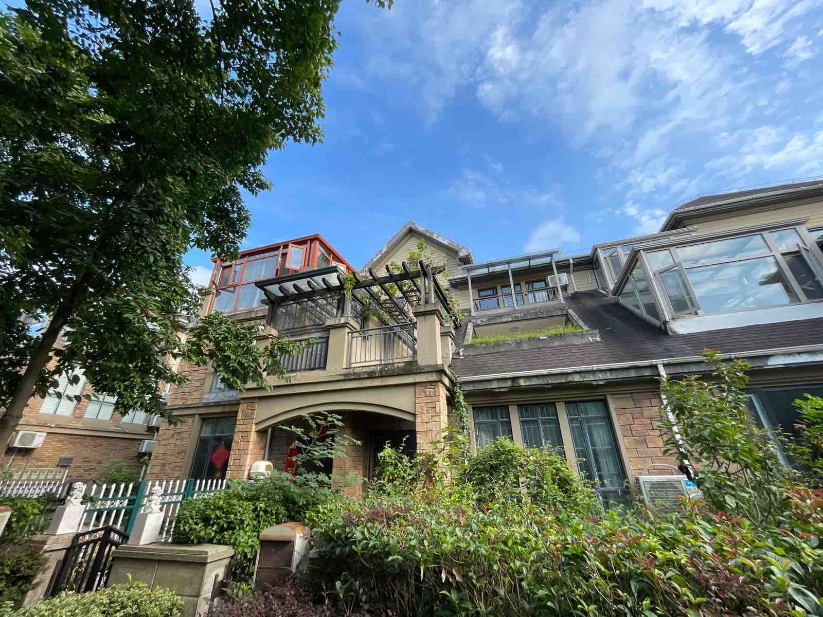 绿地华庭康城别墅204平5室6厅3卫南北通透豪装私家车位证满二年