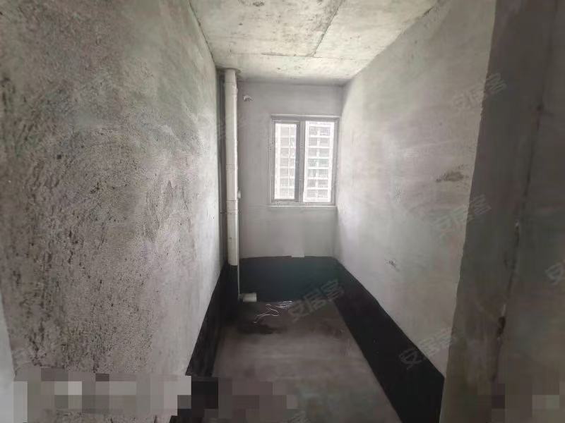 城东，世纪阳光城，单价2字头，电梯8楼，有证，​南北双阳台三房两卫