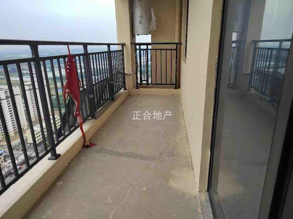 房东亏本出，城西大盘，电梯好楼层，4房两卫，3500包过户，钥匙在手，