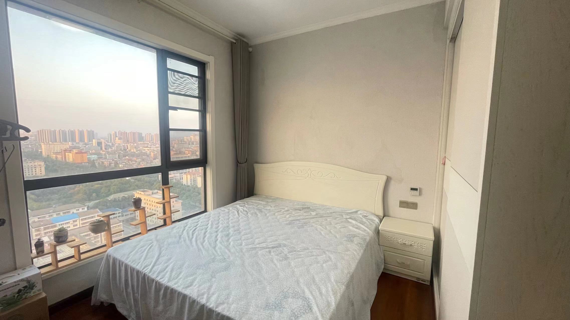 御台公馆.精装三房.房子成色新.看房方便