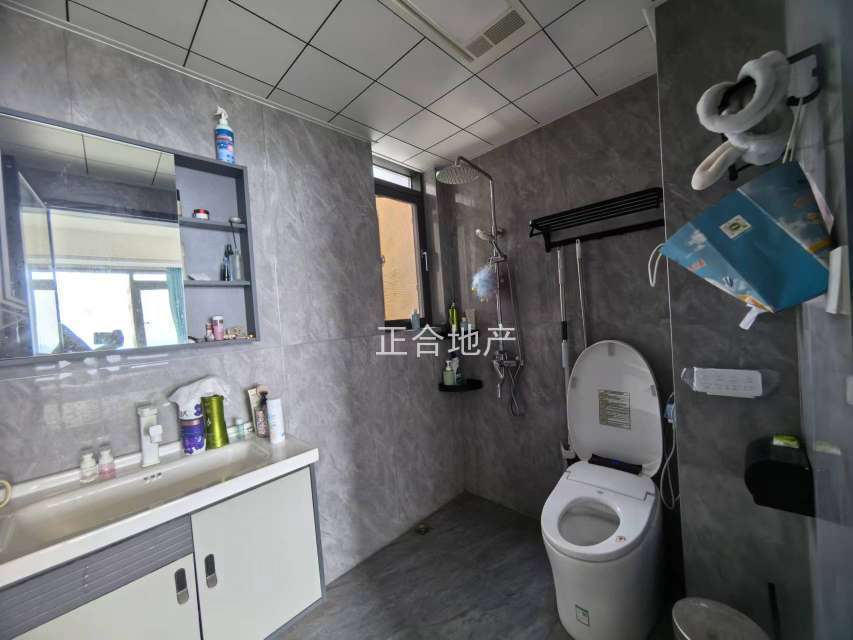 业主诚心出售，城南，新沔中旁，全新精装三房，单价4600，送车位，边户双阳台