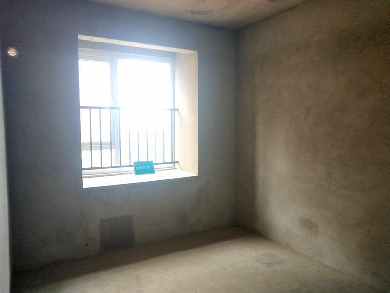 满庭春毛坯小三室好楼层