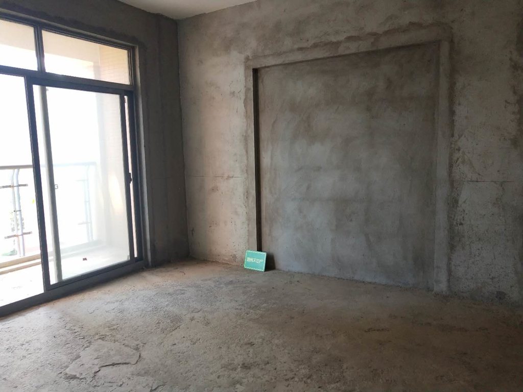 紫润尚城坐北朝南边户毛坯小三室有钥匙看房有证有证有证