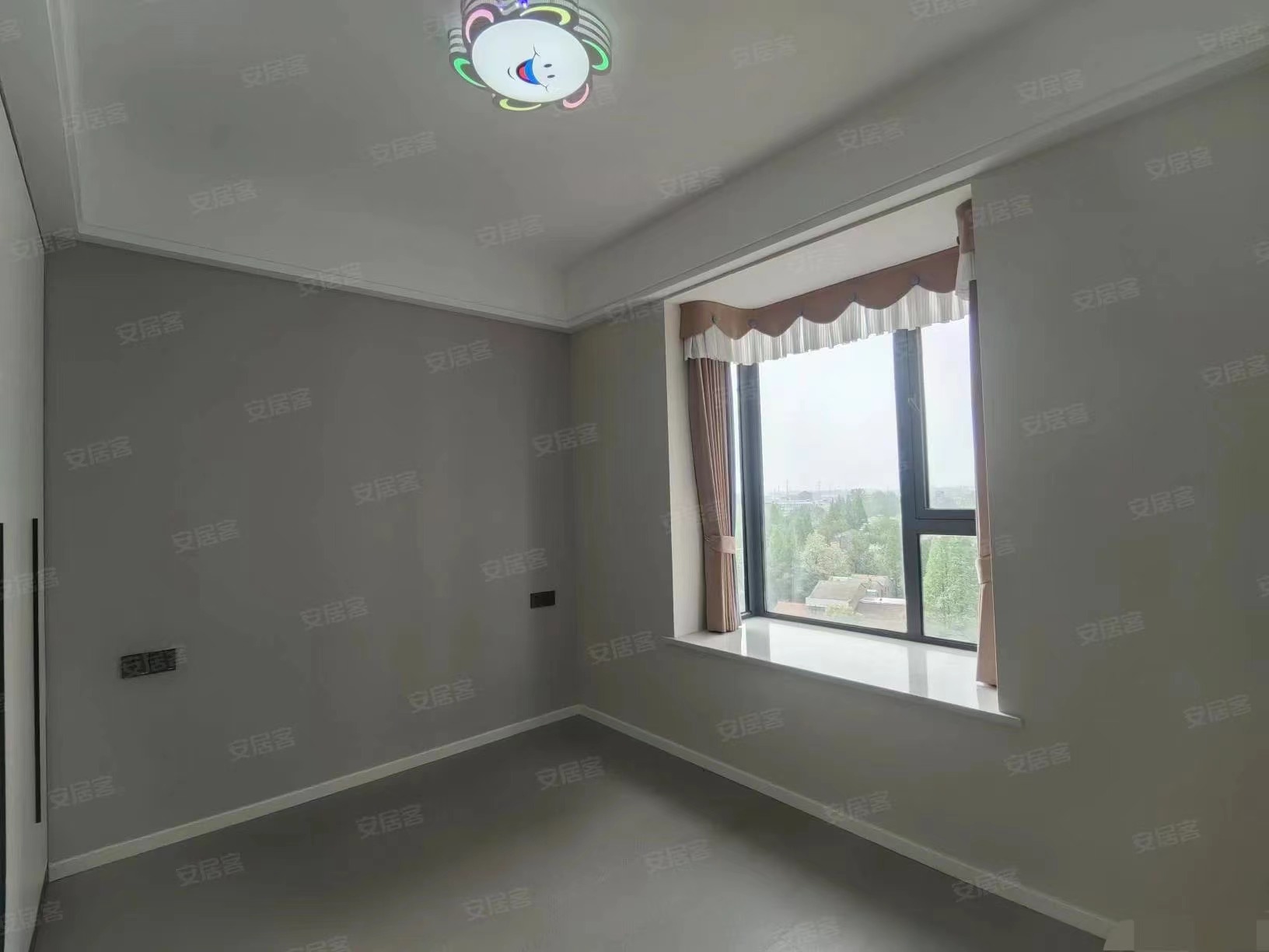 降价了，城西新农贸旁，队口仙桃xiao学，全新精装修，精装三房