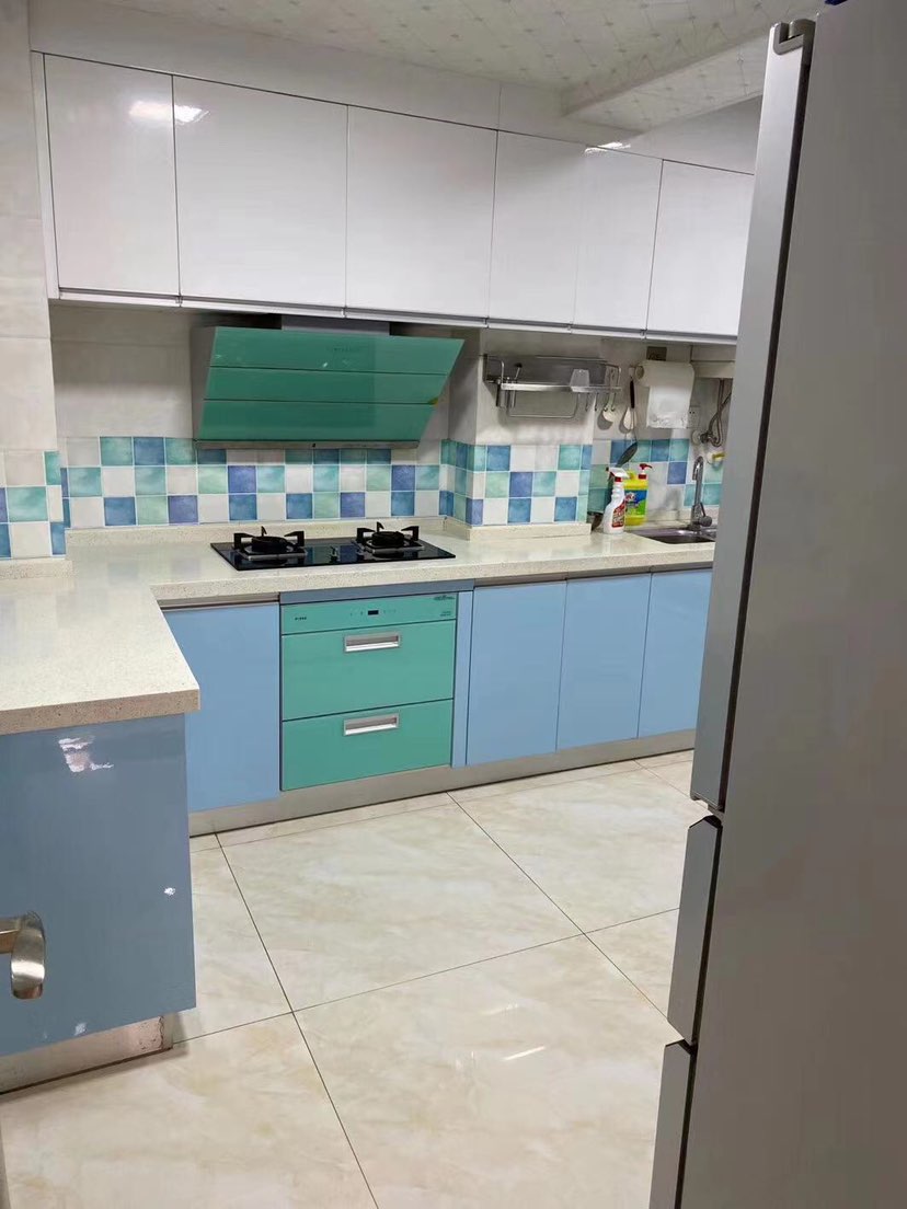 新城一号电梯小高层，送超大露台，交通便利，上学方便，急售