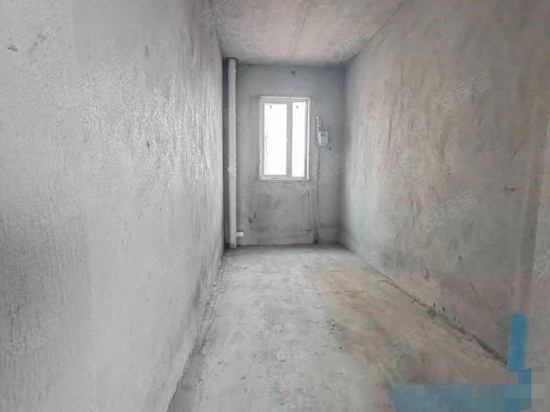 急售，蓝天白云，大平层​，单价6100+,，东边户，超大横厅，景观阳台，好楼层