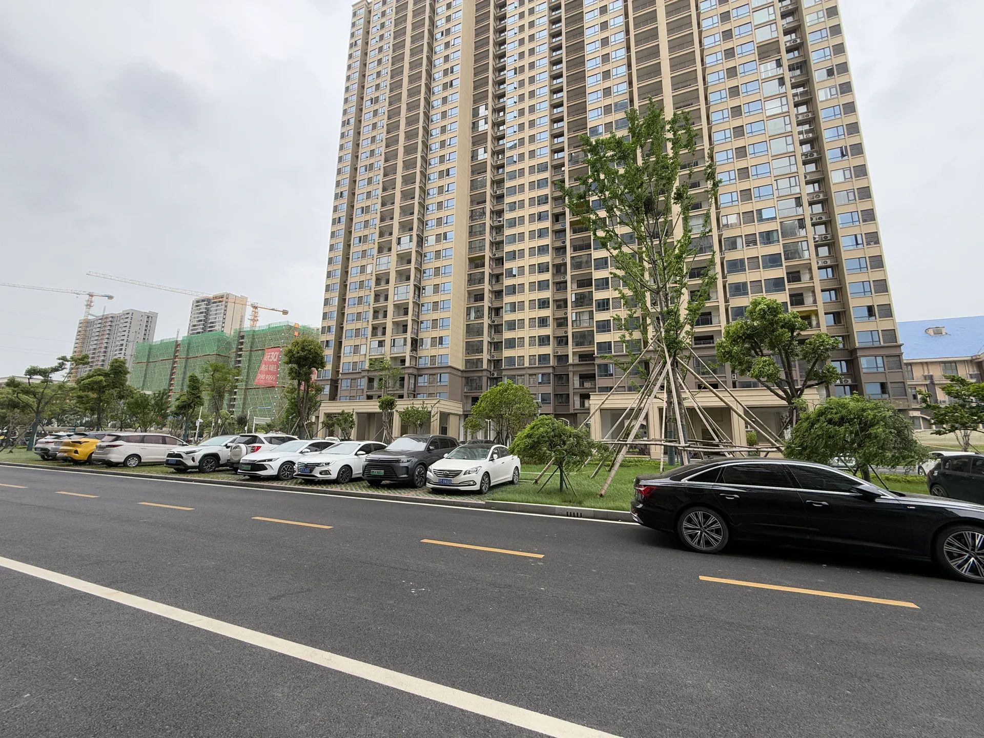 沔阳理想城，下楼就是三中三小，精装4房，单价3600+，好楼层，证满二