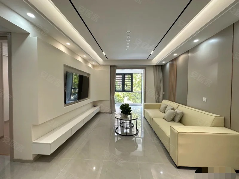 降价了，业主诚心出售，森林国际翡冷翠，全新精装三房，一天未住，下楼就是新二中二小，证满二