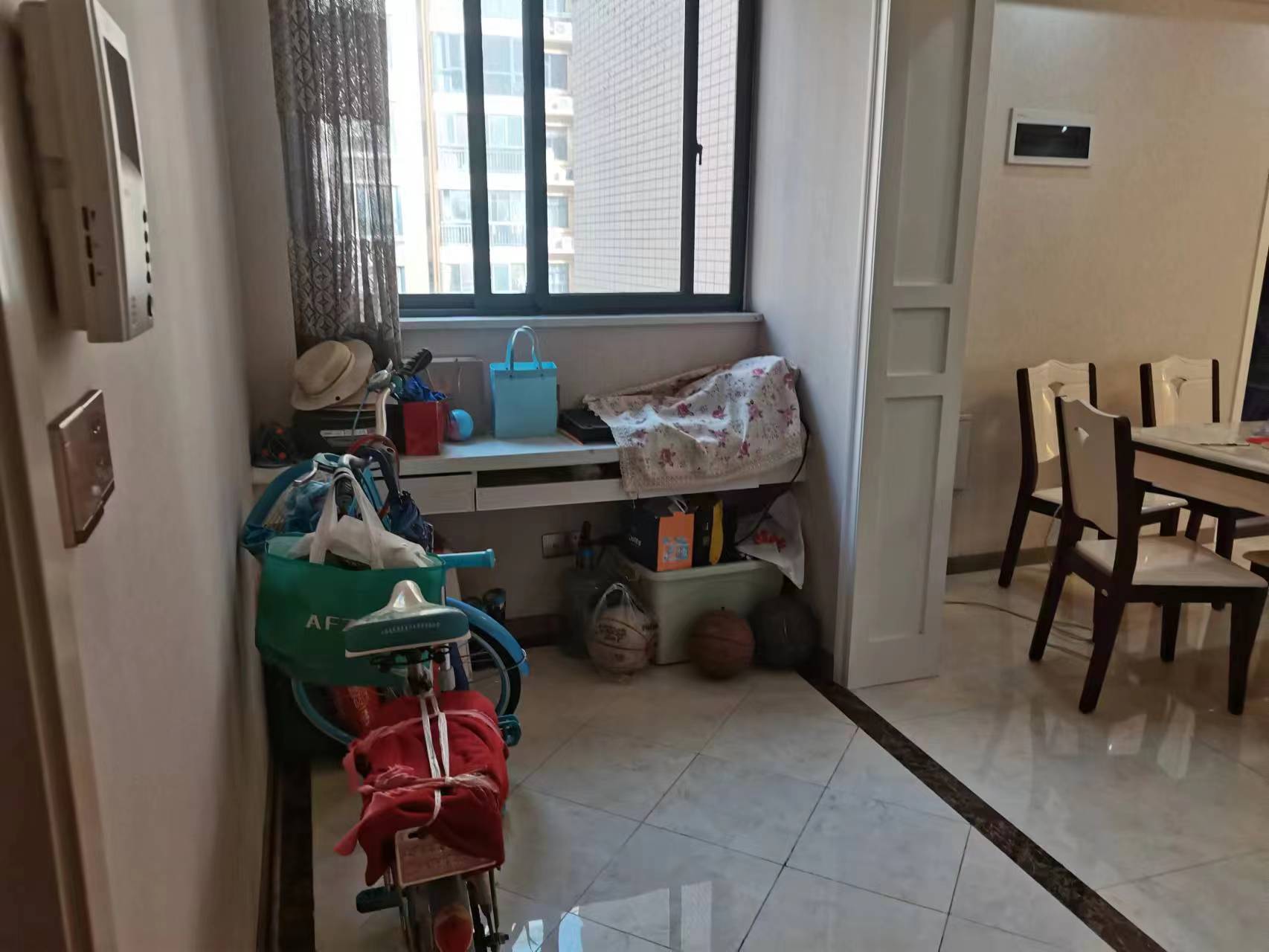 中央华府.精装三房.中间楼层.