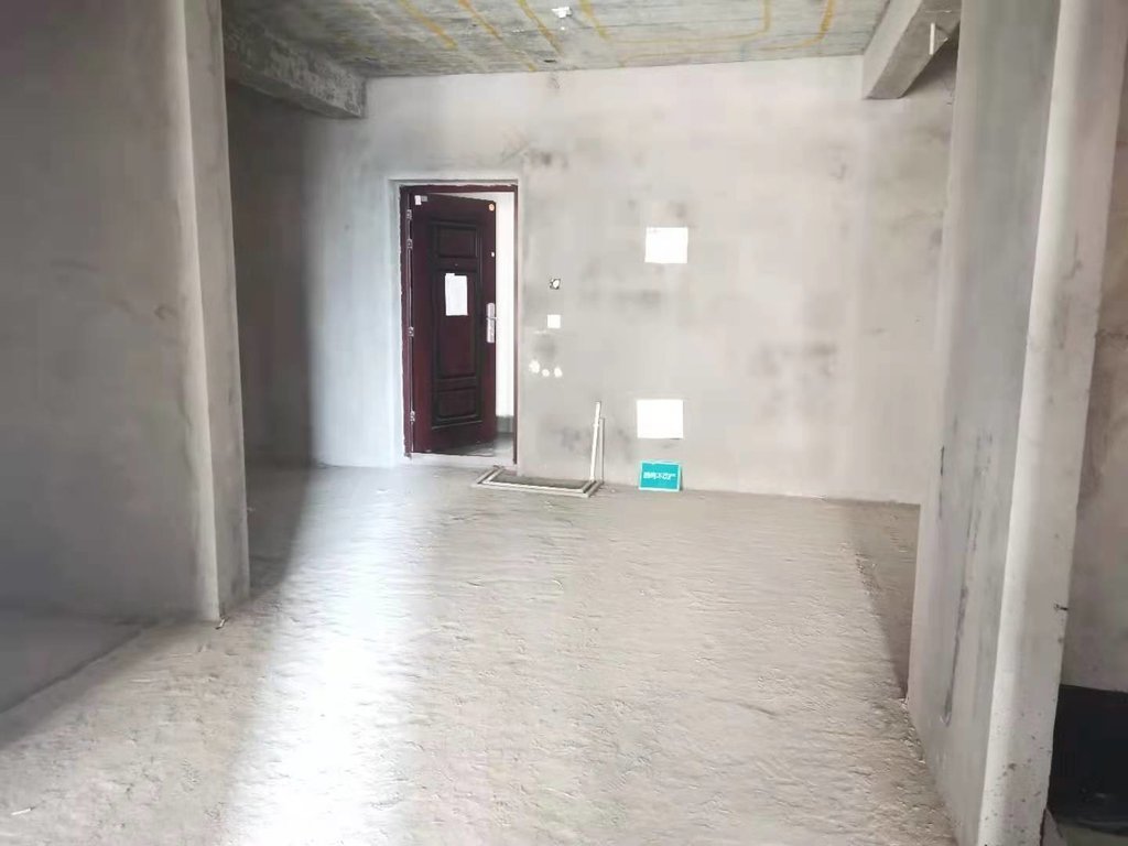 满庭春毛坯小三房校园旁周边配套齐全看房方便诚心卖