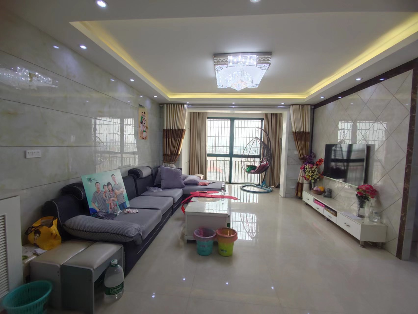 老二中 黄荆雅苑 电梯好楼层 精装修 3房2厅2位 看房有钥匙