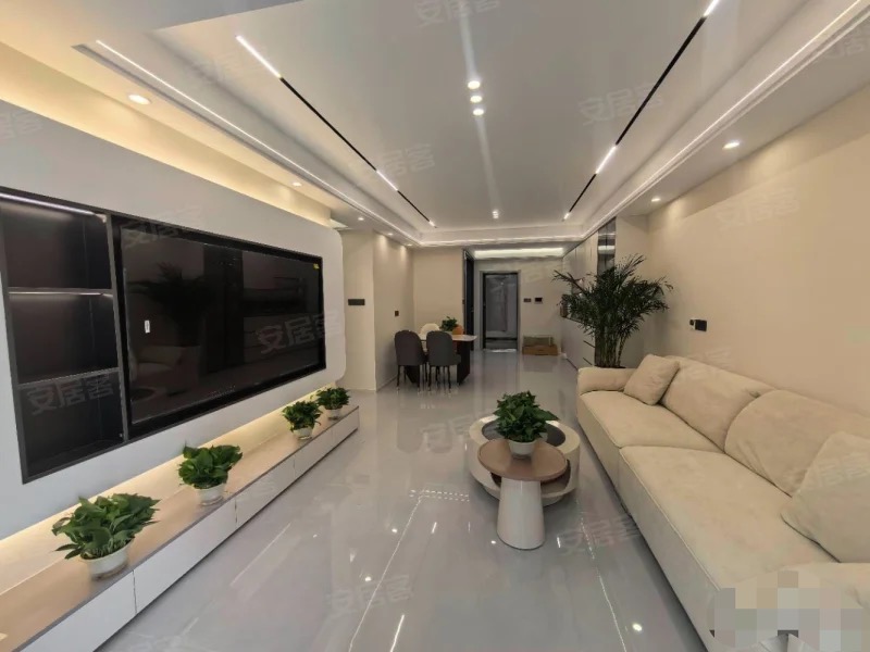 沔阳悦府，送车位，电梯8楼，老证。精装三房二厅二卫，中央空调，领包入住