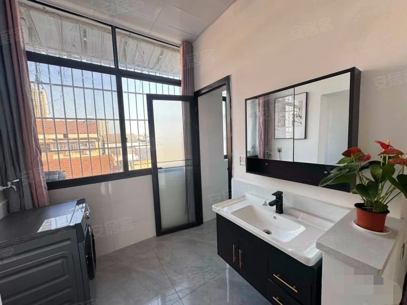 武商附近，精装三房，大出场好停车，单价2700，三房朝南全屋家电齐全