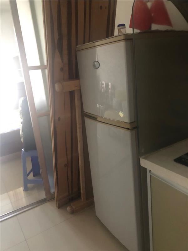 一中对面精装修房诚信出租家电齐全拎包入住