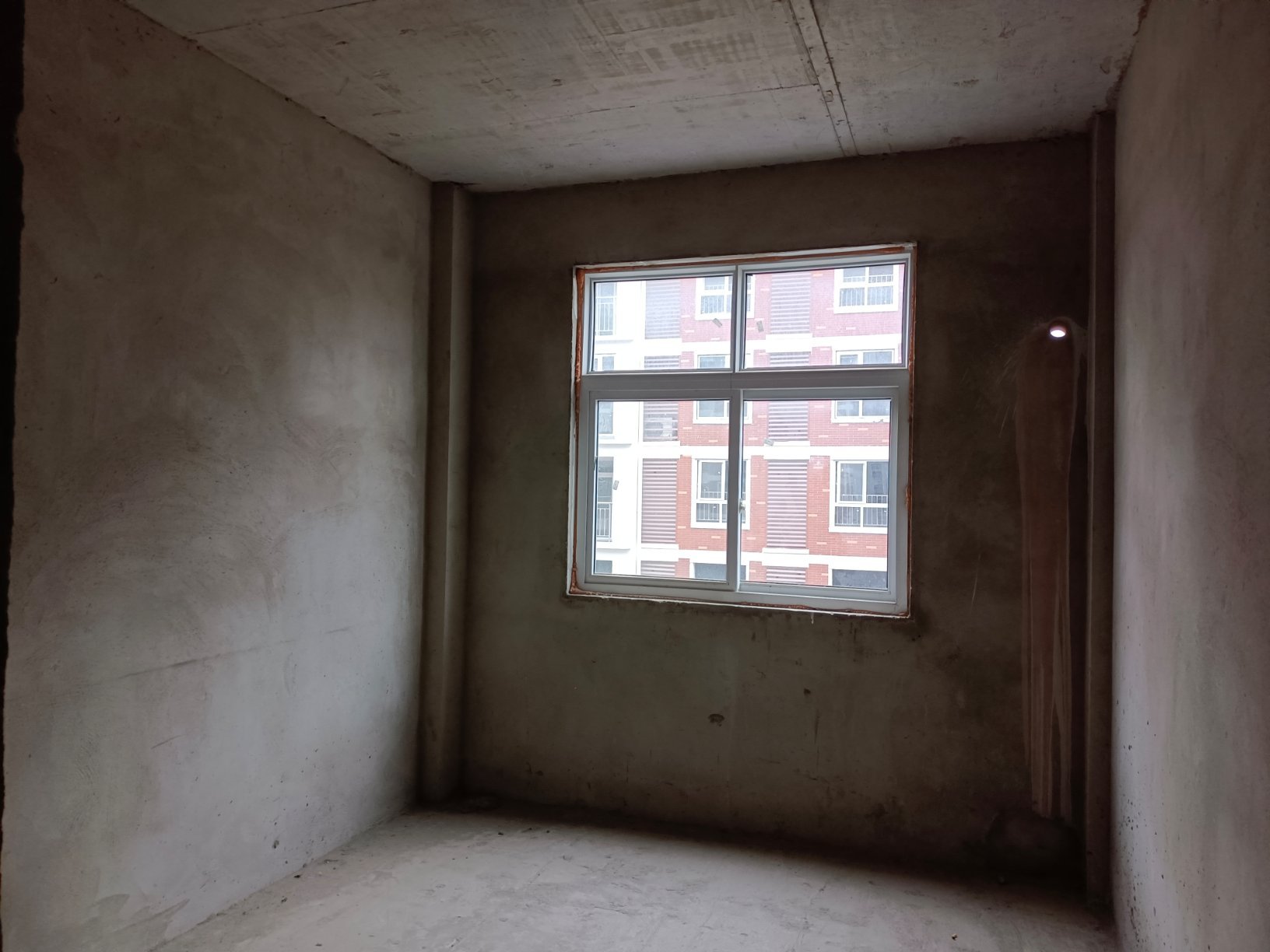 杨岗社区还建房，新沔中旁，南北通透，送地下室