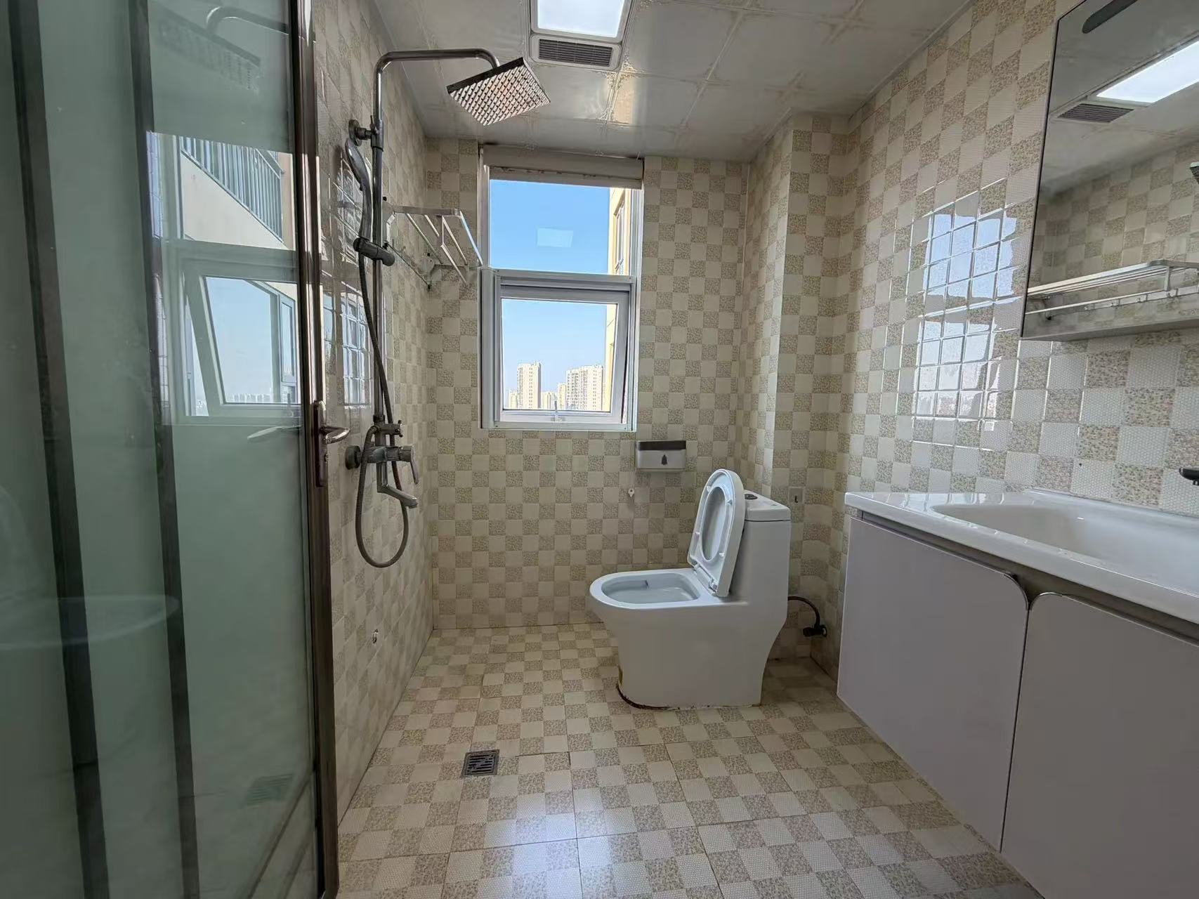 城南，元泰清华园，D区，精装三房两卫，单价5千多点。好楼层22楼