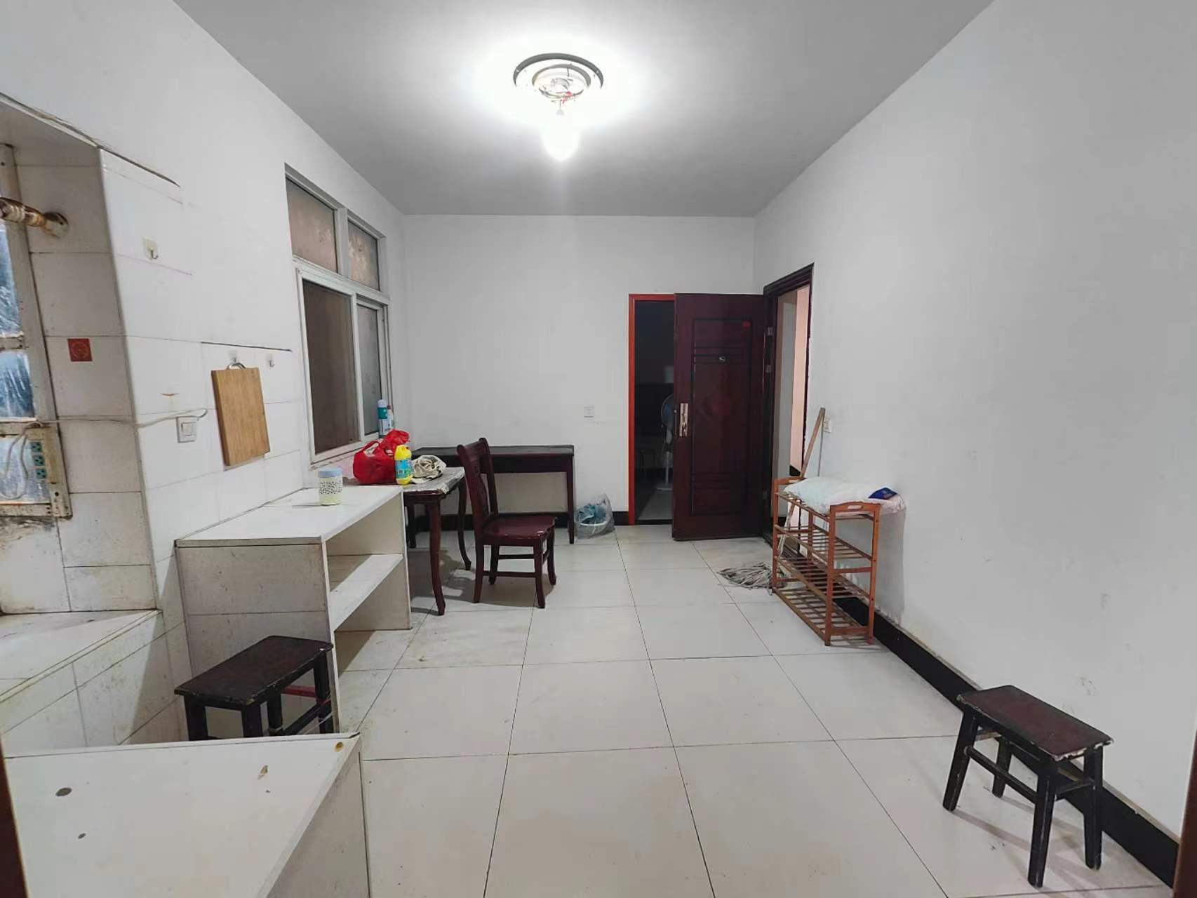 车站附近的两室一厅 便宜出租了 拎包入住，有需要的赶紧来看