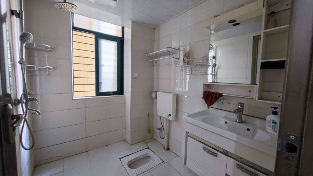 沔街三小旁，新城壹号小高层精装两房，自住，出租，过渡均宜。看房方便