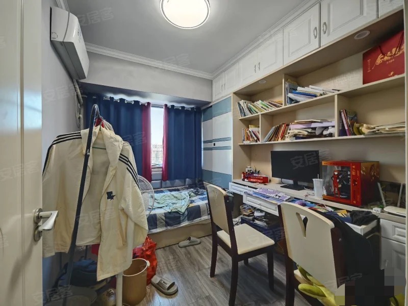 急售，房东亏本处理，元泰，精装四房，配套齐全，好楼层