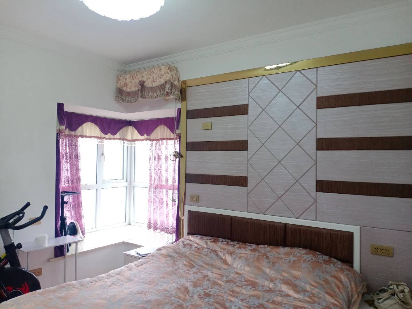 上苑一品小三房南北通透采光非常好