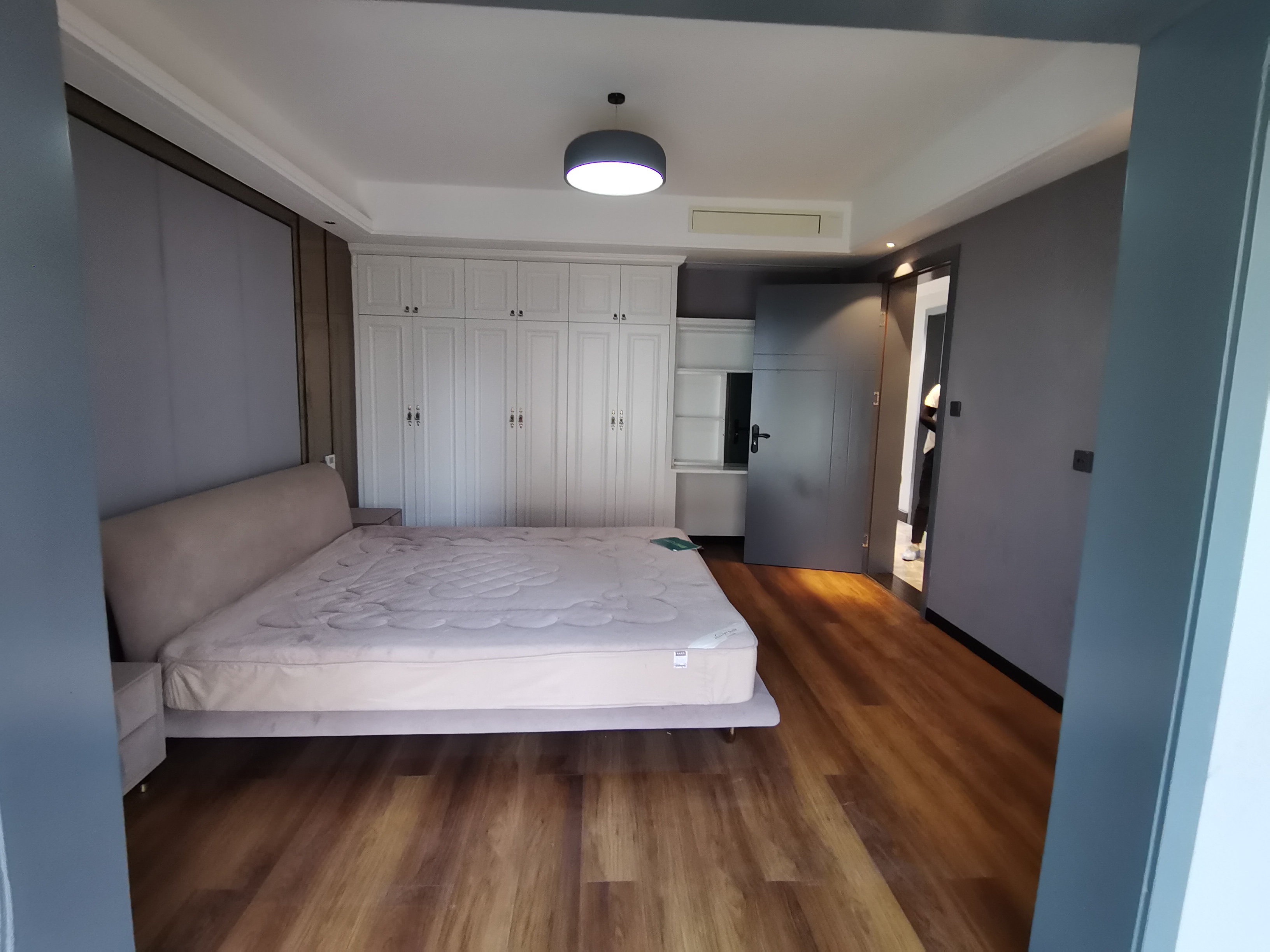 御江湾别墅.全屋品牌装修.光装修都花了90几个.房子带超大院子.看房有密码