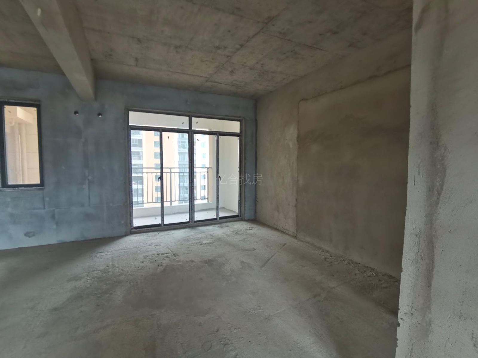 业主诚心出售，环球忠心，电梯好楼层，三开间朝南