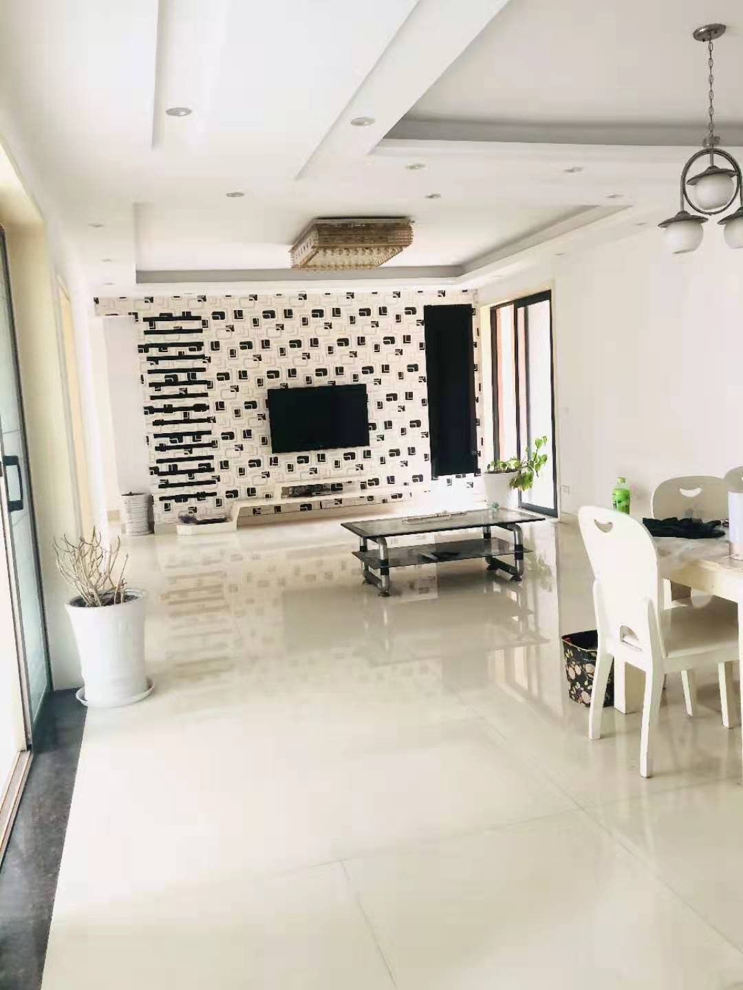 金域城邦中间楼层东边户四房 满二