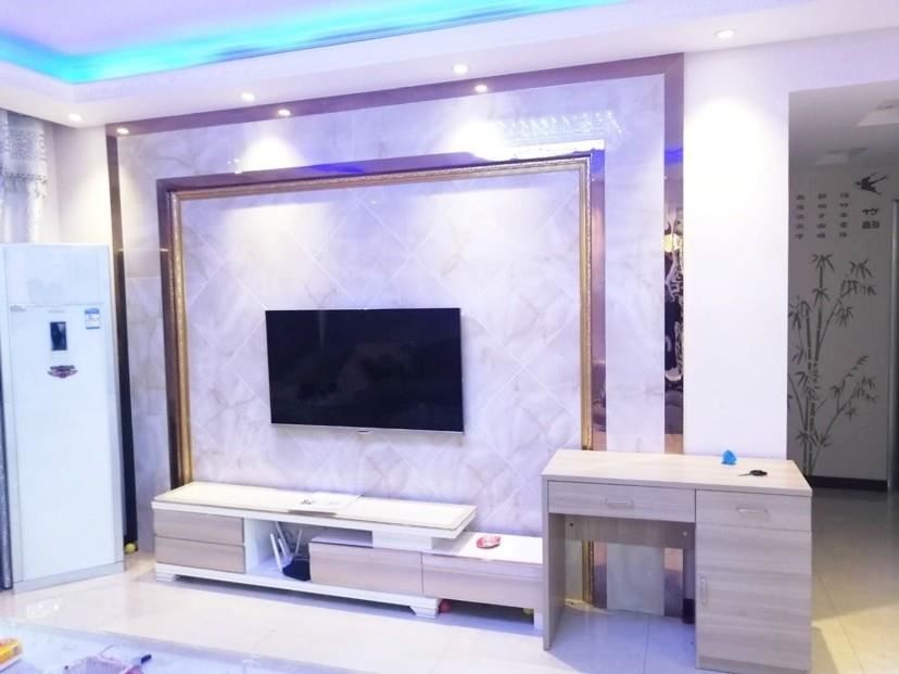 和合国际精装三房，装修的房子只卖毛坯的价钱，电梯中间楼层证满两年看房方便