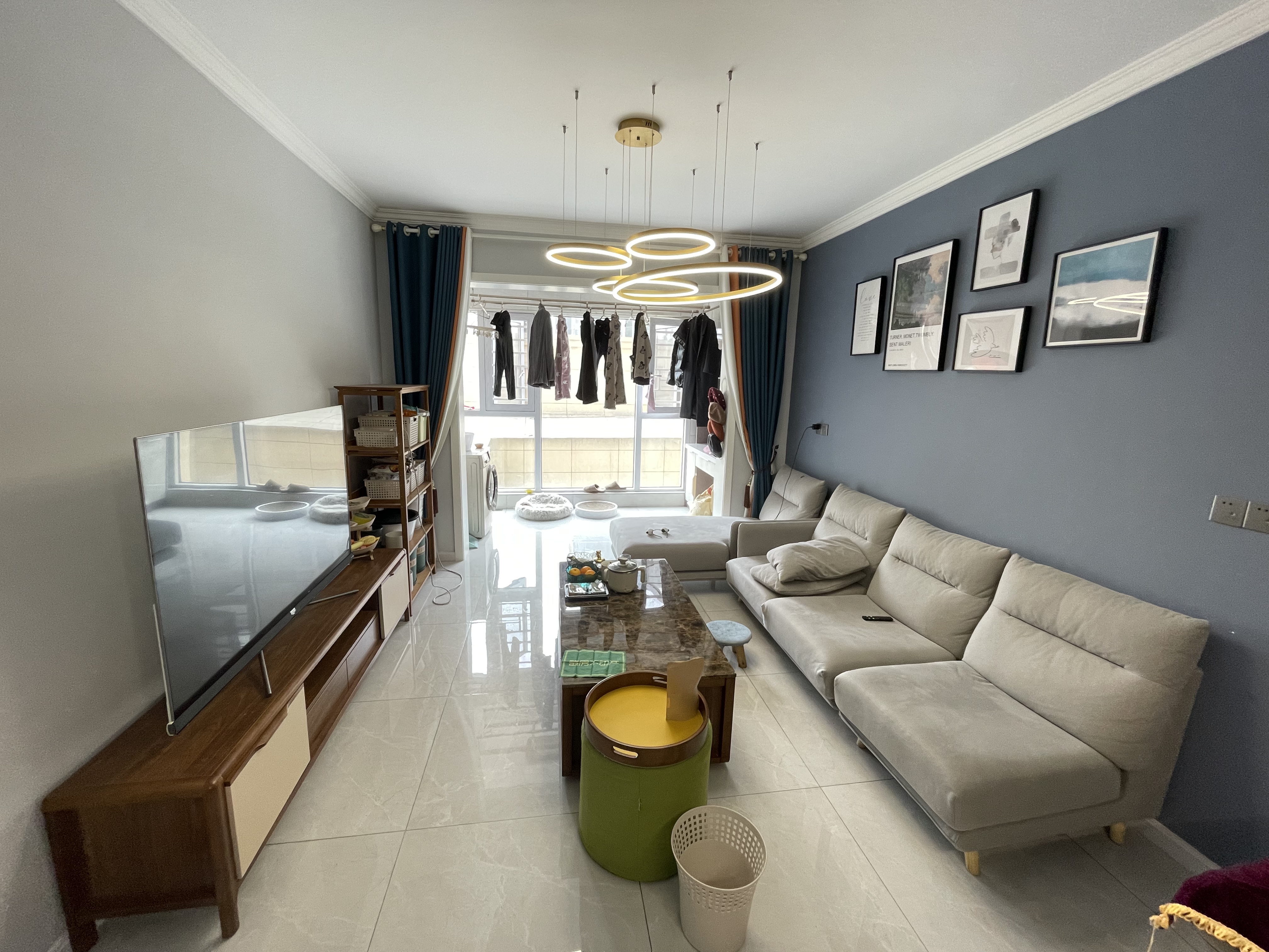 环球广场 电梯两房  装修很新  带家电  采光好  朝南 地理位置方便