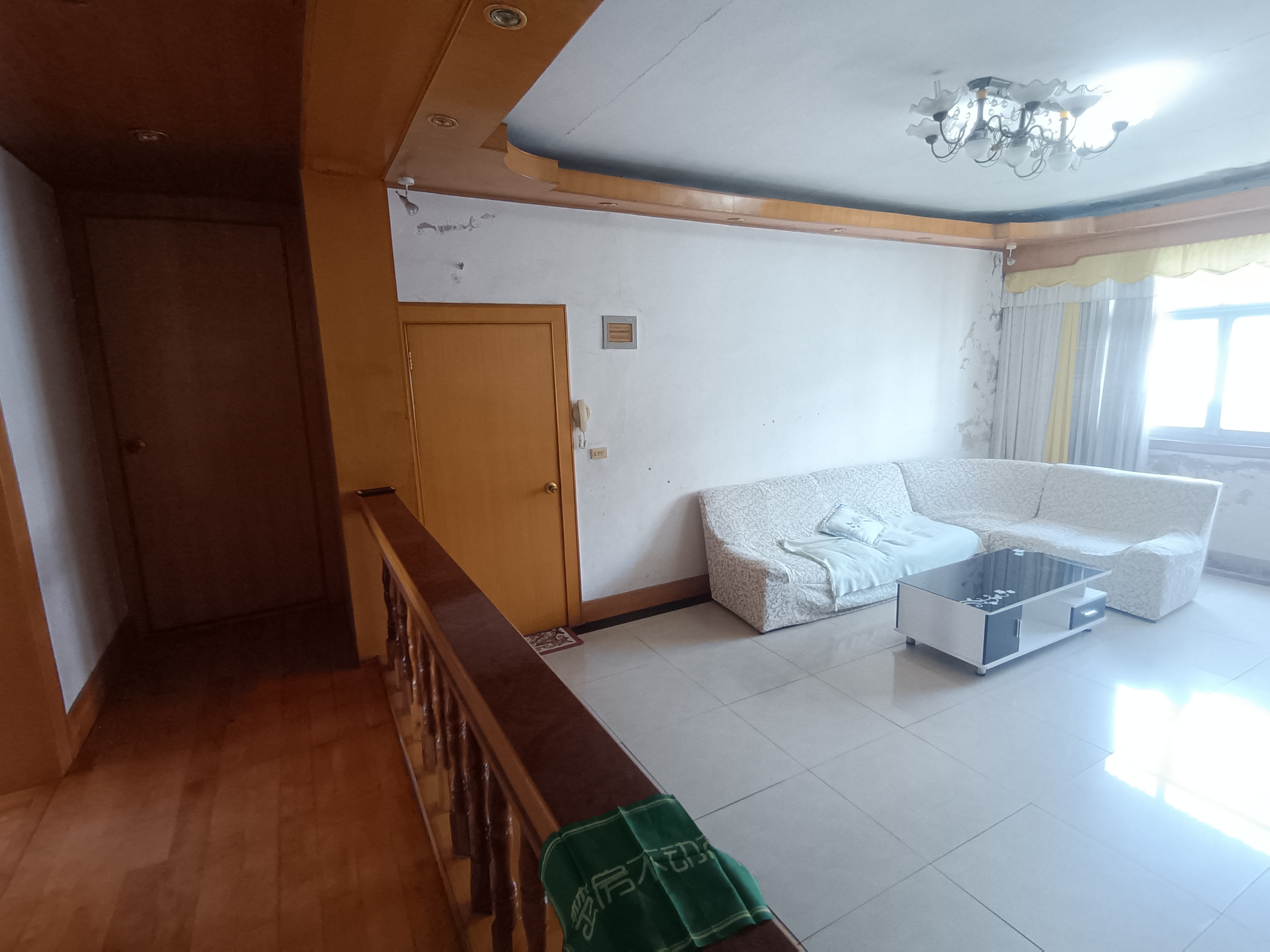 复州花园好楼层三房老证诚意出售