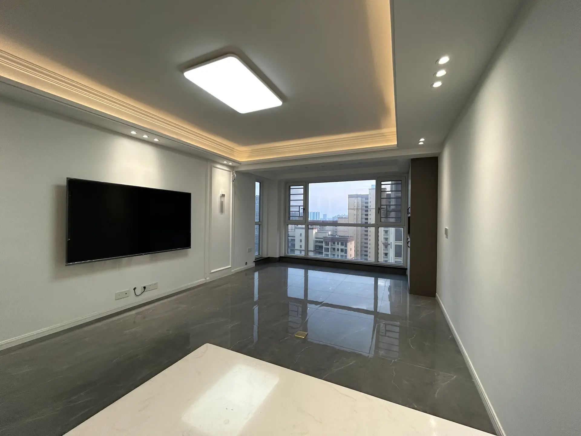 城南，领秀城，边户，精装三房两卫，好楼层，全人车分流小区，证满二