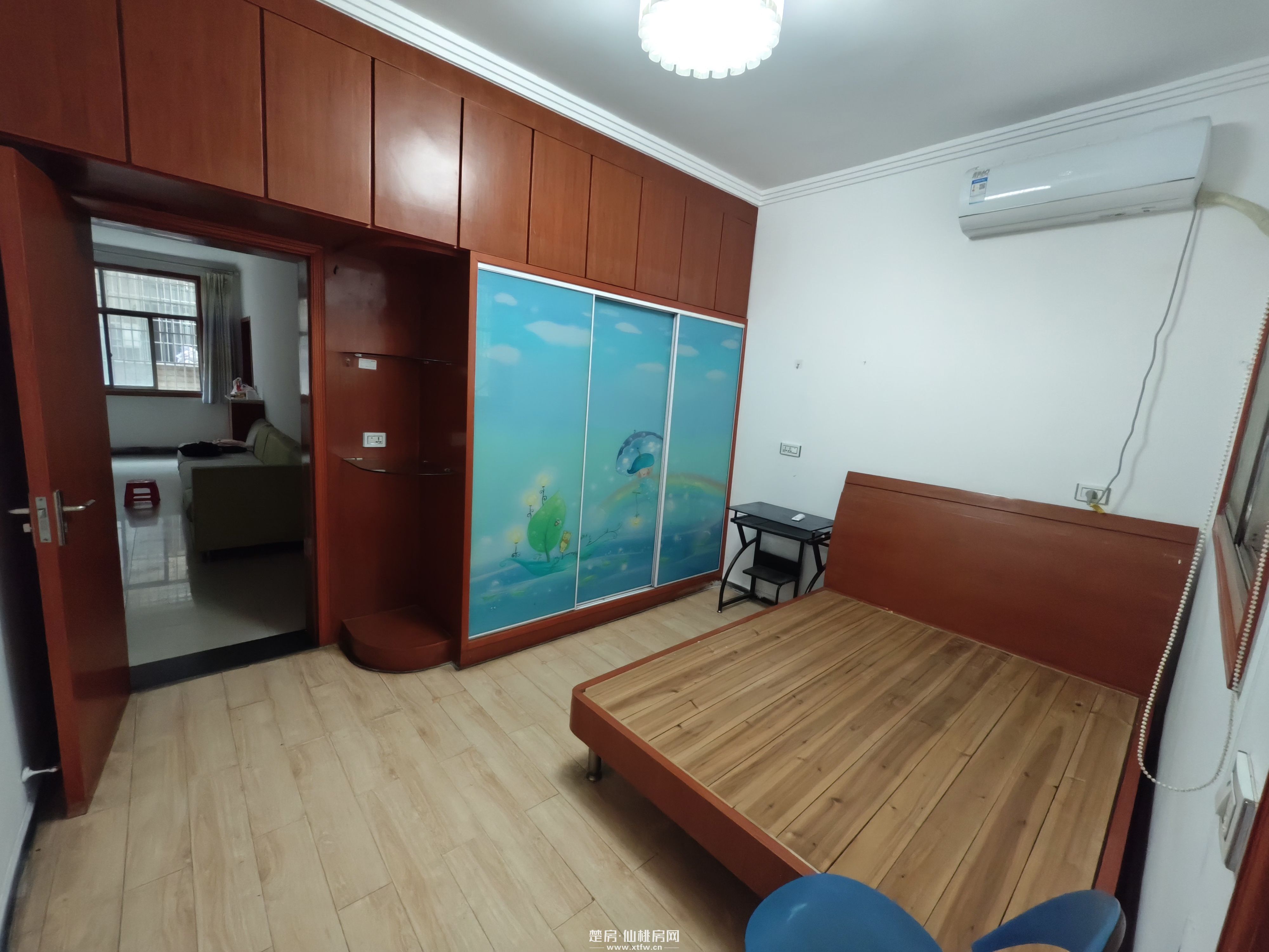 康湾路三室一厅2楼