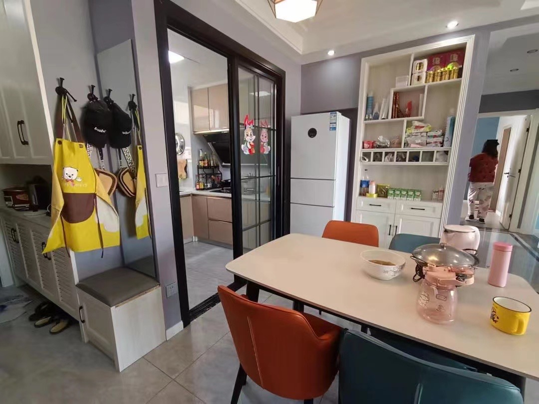 44，新城壹号五期，边户，精装三房，家装全送，看中可谈