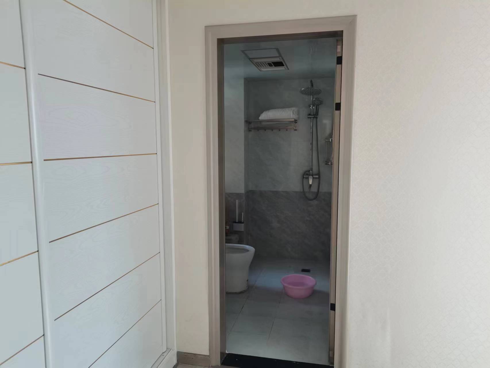 中央华府.精装三房.中间楼层.